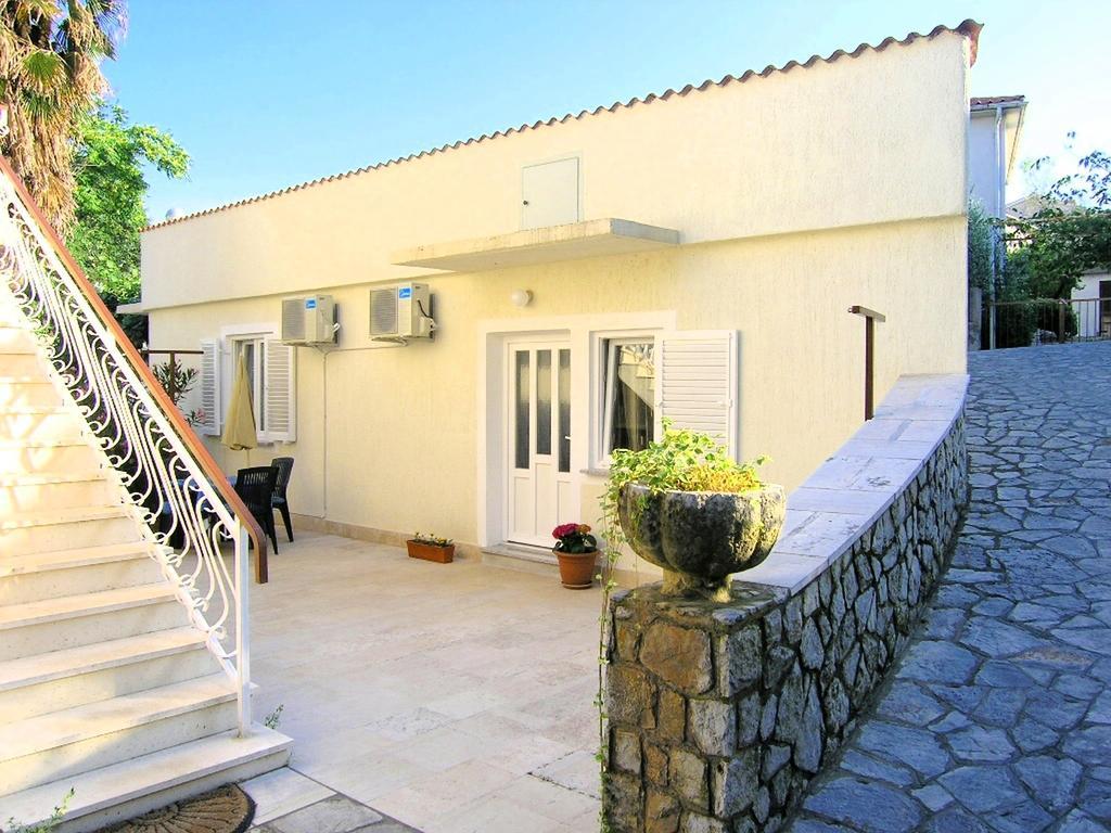 Apartment Maja Krk Town Oda fotoğraf